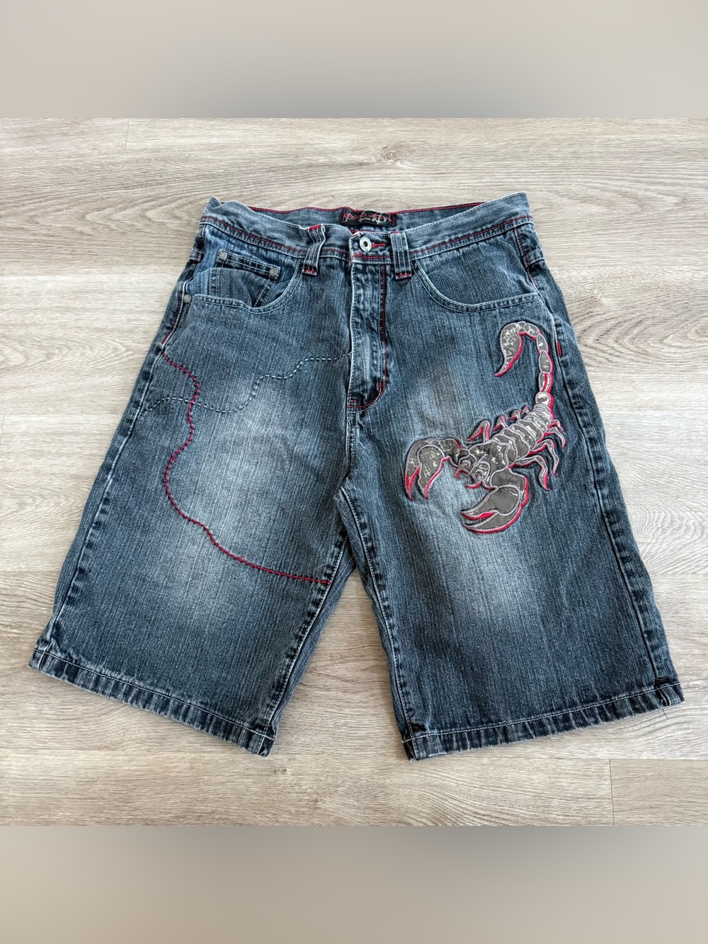 Vintage Y2K Paco Scorpion Embroidered Baggy Jean Denim Shorts Sz 32